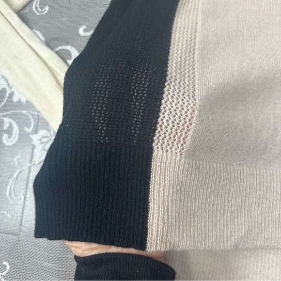 Vince Two Toned Knit 100% Cashmere Sweater Sz Small - Picture 6 of 14